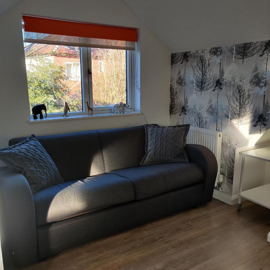 Delightful & Picturesque Modern Detached Apartment, Next To Chester Zoo, Near Park And Ride To City Centre Exteriér fotografie